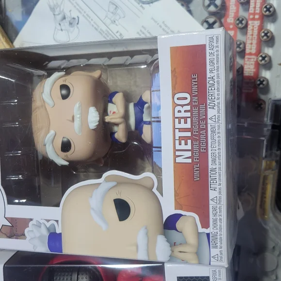 2 Funko Pops - Picture 3 of 3